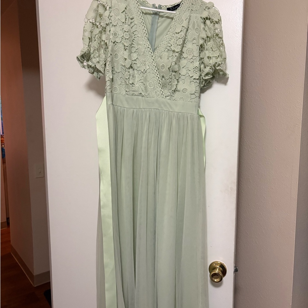 Simple Lace Detail Dress in Pastel Green